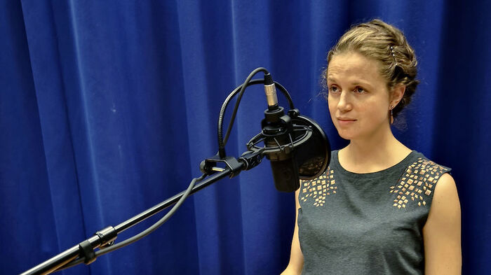 Alexandra Effe in the podcast studio.