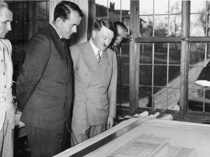 Hitler og Albert Speer i 1939. Foto av Heinrich Hoffman/Bundesarchiv.