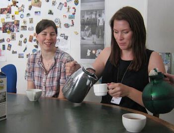 Tid for en felles kaffepause på pauserommet med Mari Sørgulen Evensen og Kristine Draugedalen.