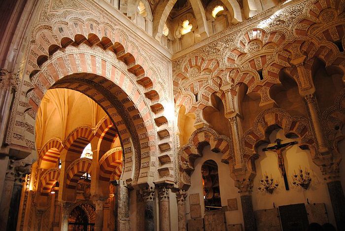 Bildet kan inneholde: arch, hellige steder, arkitektur, bysantinsk arkitektur, middelaldersk arkitektur.