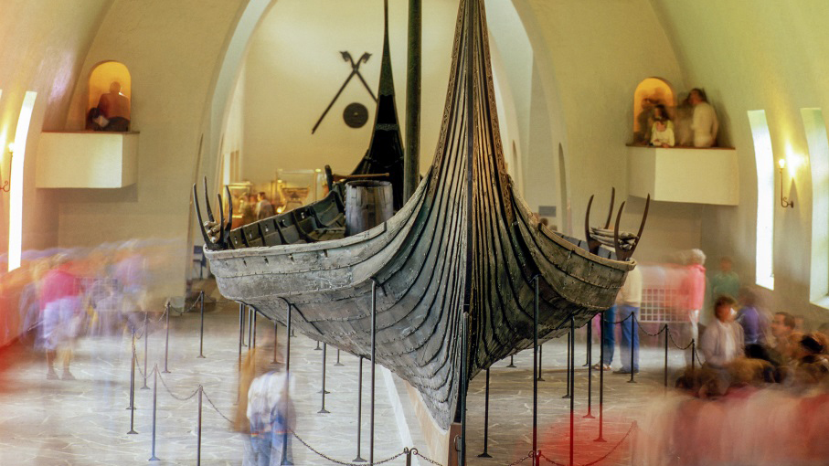 Viking ship seen from the front inndoor in a building. Photo.