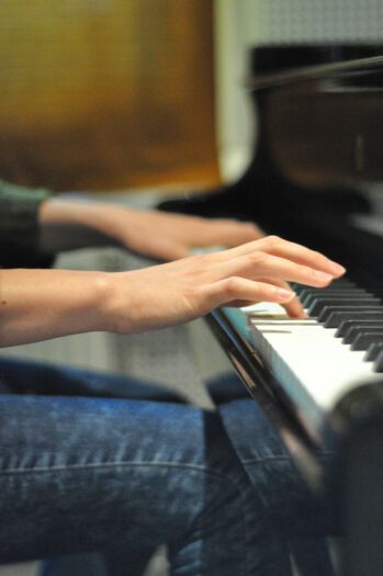 musikk instrument ,piano ,tastatur ,pianist ,tilbehør til musikkinstrumenter.