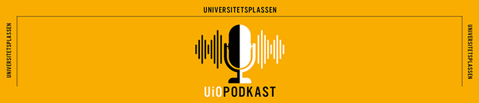 Universitetsplassen logo - oransje bakgrunn og svart skrift samt en mikrofon.