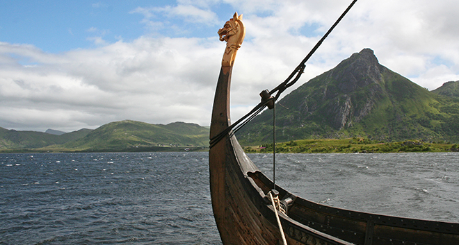 Vikingskip sjø fjell Norge